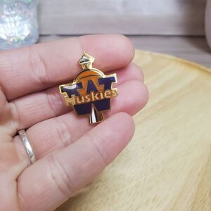 University of Washington Huskies Basketball Space Needle Enamel Pin